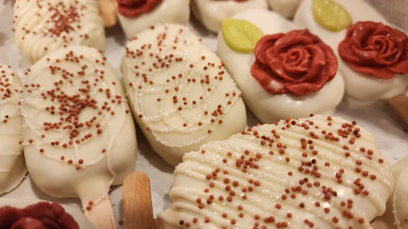 rose cakesicles