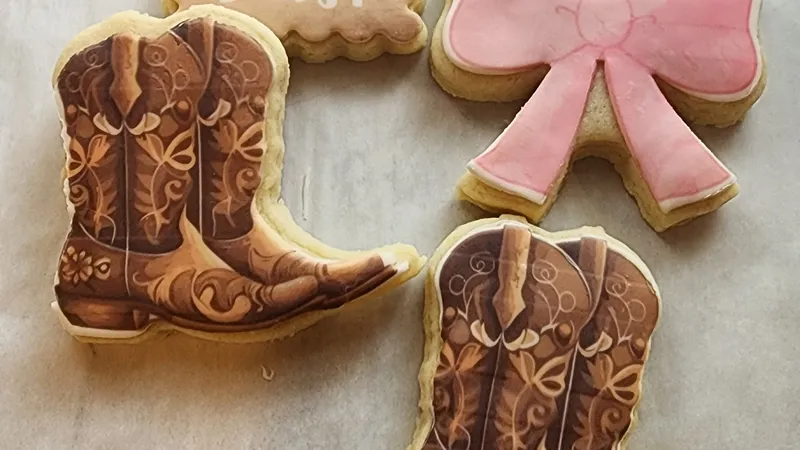 boots and bows cookies